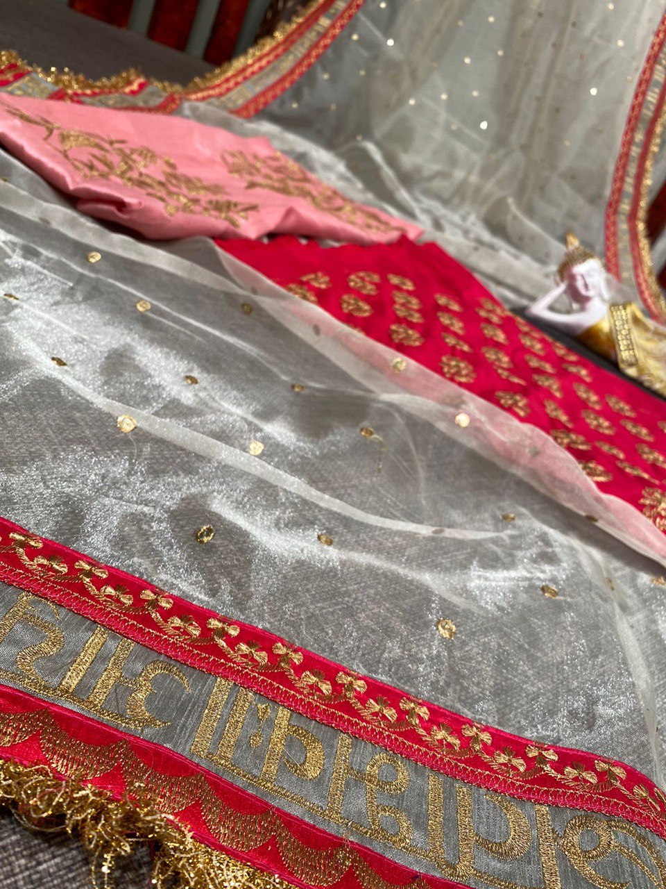 Cream Saree In Organza Silk With Embroidery Work