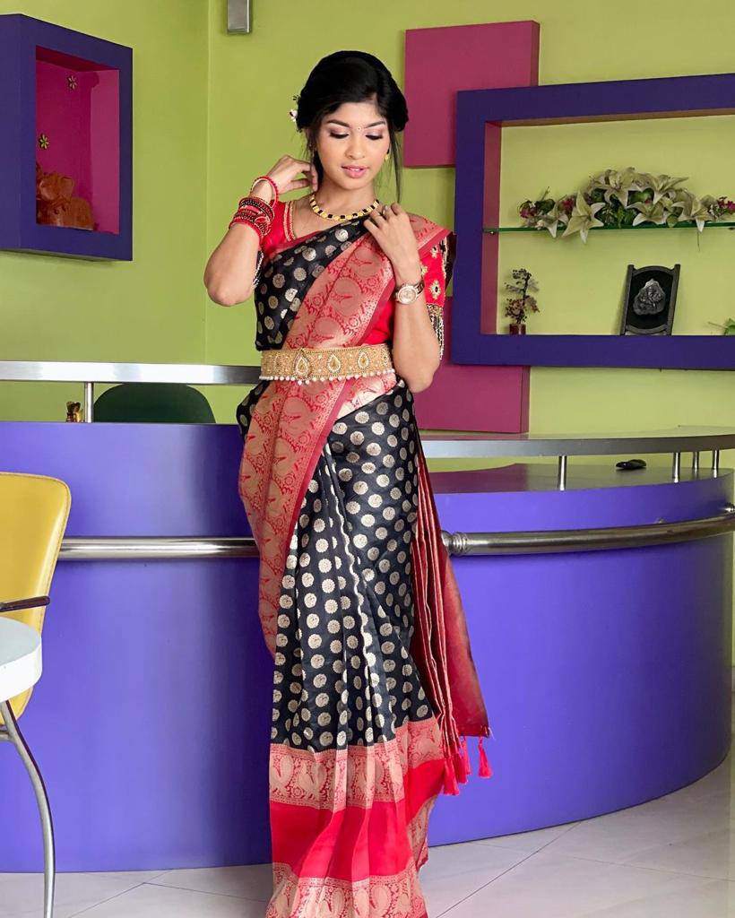 Black Lichi Silk Banarasi Saree With Blouse