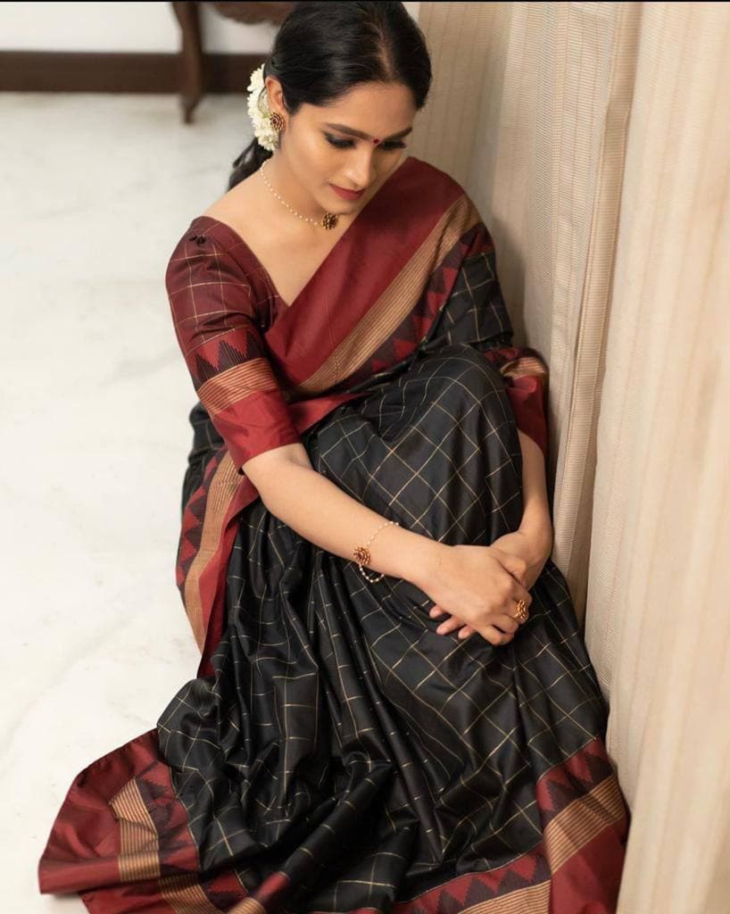 Black Lichi Silk Banarasi Saree With Blouse