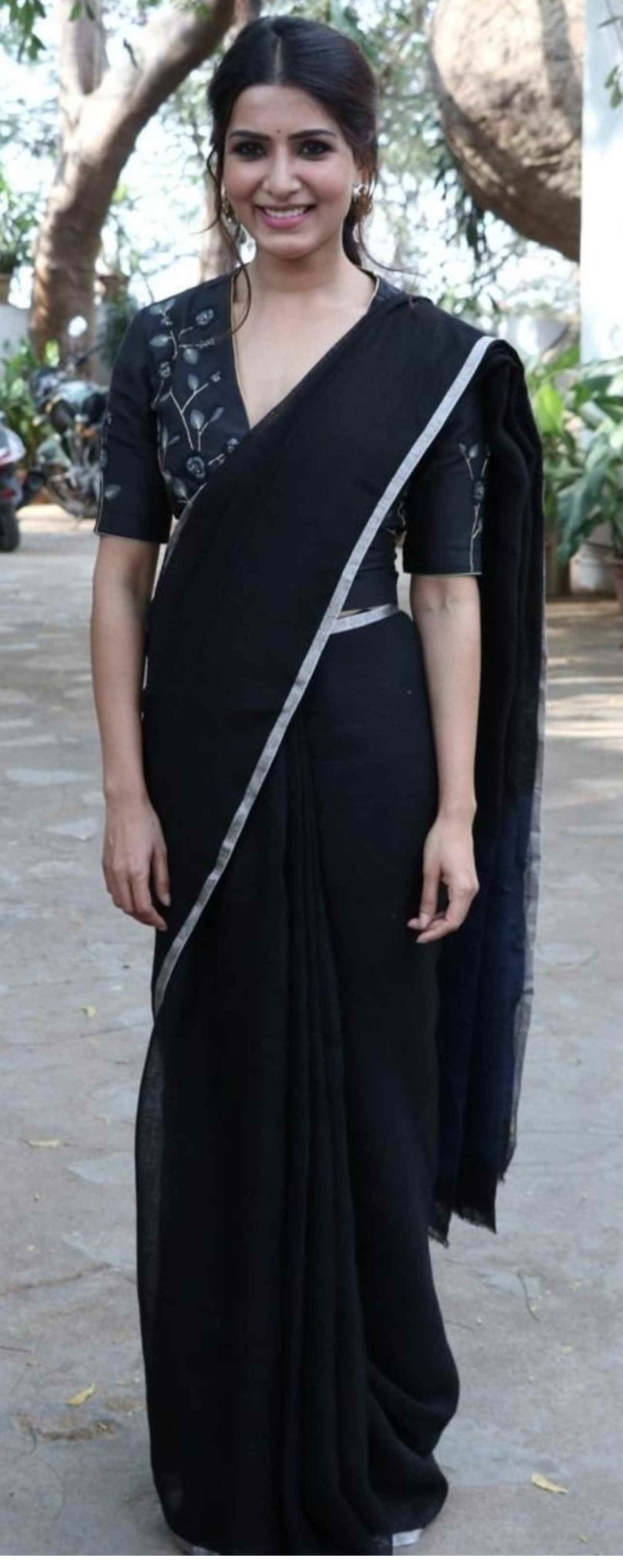 Black Saree In Georgette Silk With Thread Work