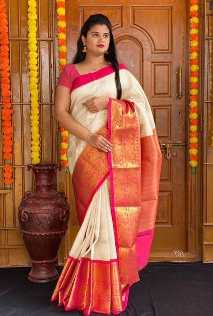 Cream Lichi Silk Banarasi Saree With Blouse