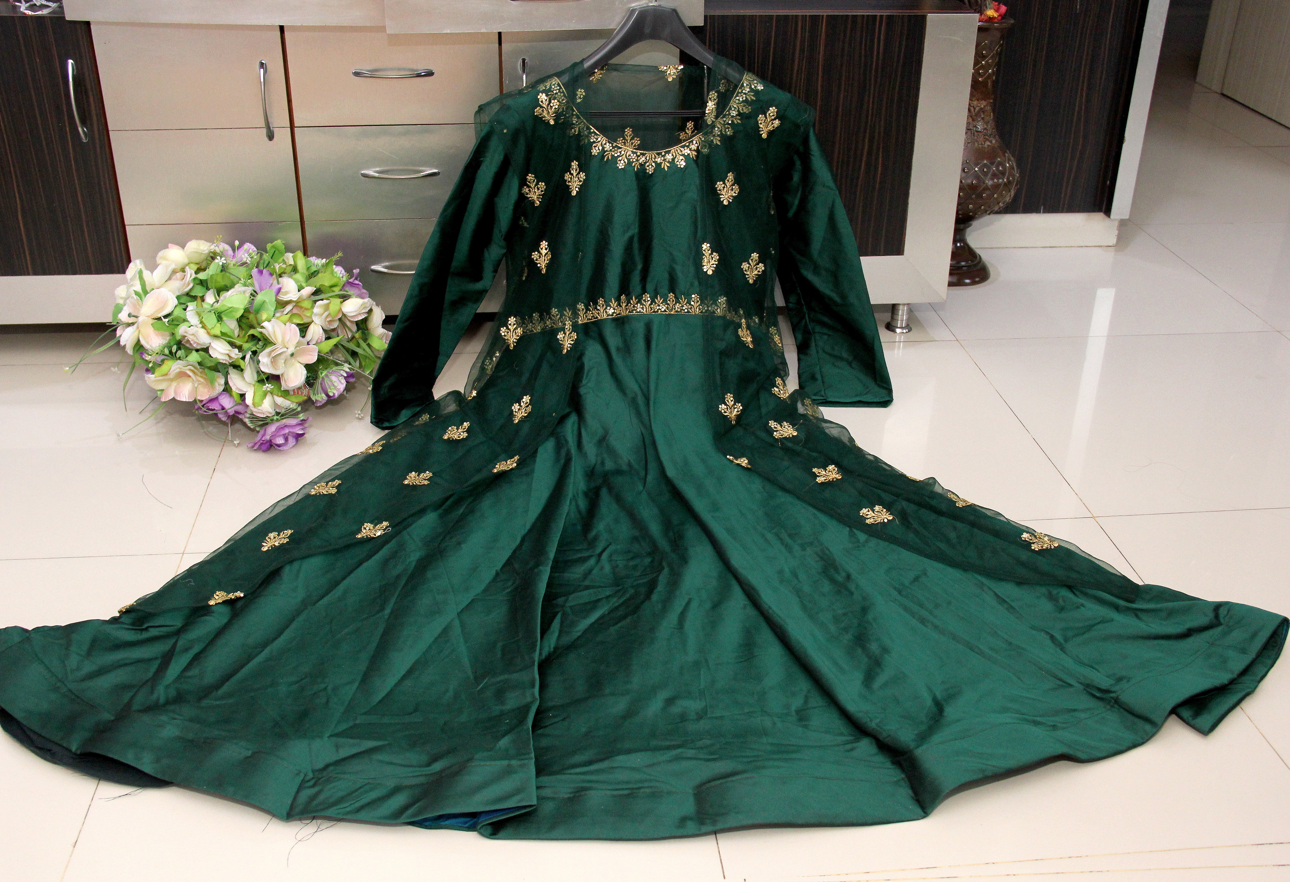 Green Gown In Two-Tone Taffeta Silk With Plain