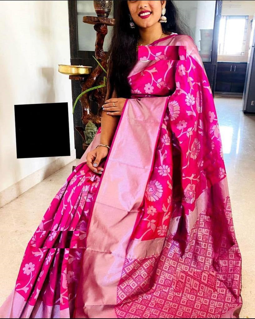 Magenta Lichi Silk Banarasi Saree With Blouse