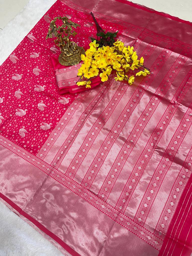 Magenta Lichi Silk Wedding Wear Banarasi Saree With Blouse