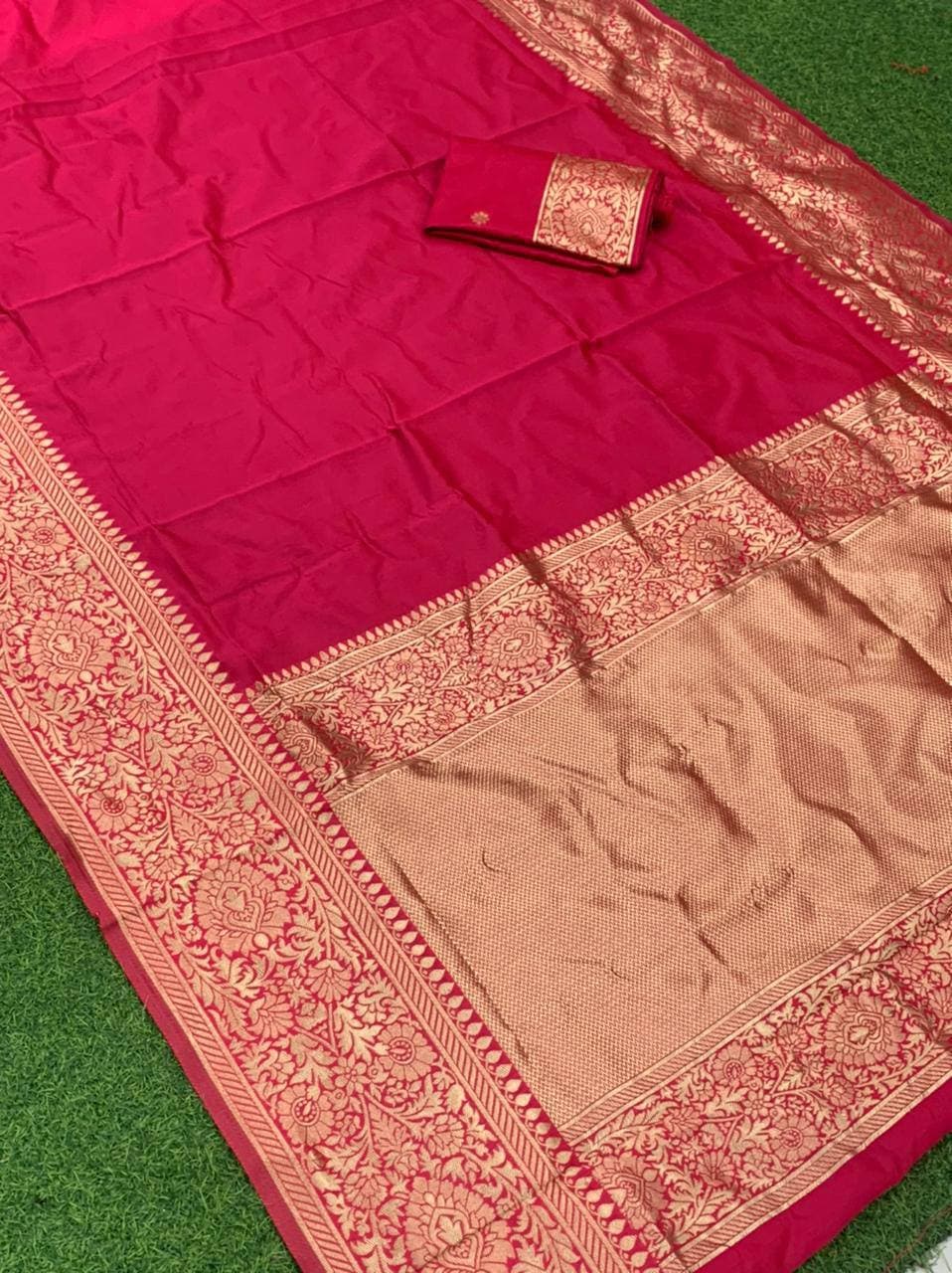 Rani Pink Lichi Silk Banarasi Saree With Blouse