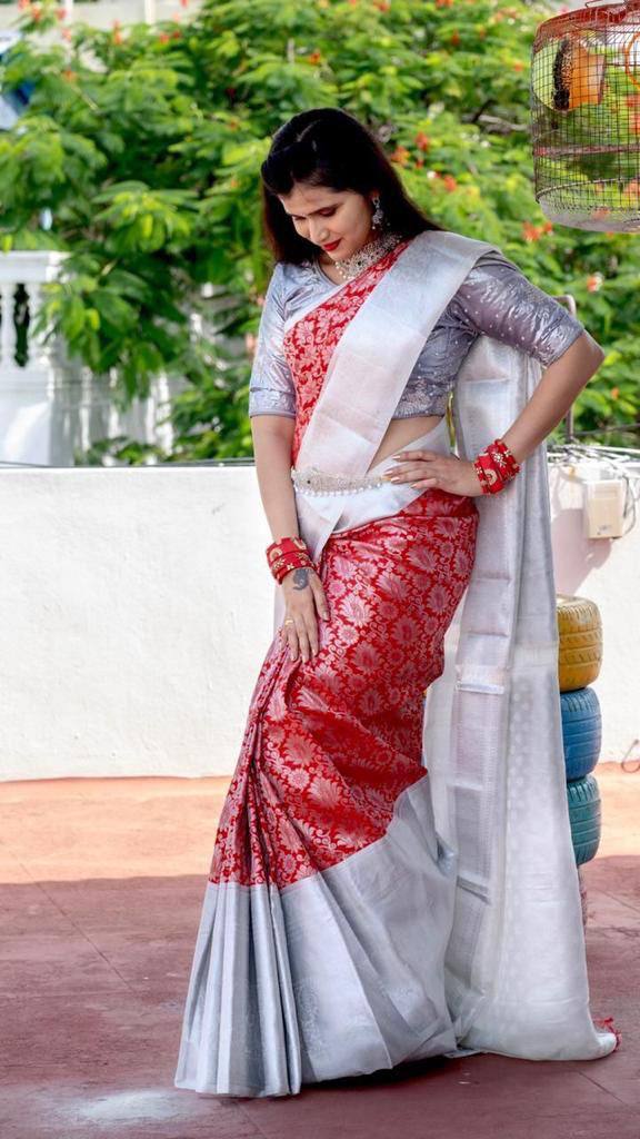 Red Lichi Silk Banarasi Saree With Blouse