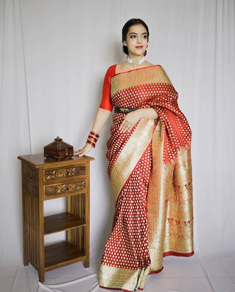 Red Lichi Silk Banarasi Saree With Blouse